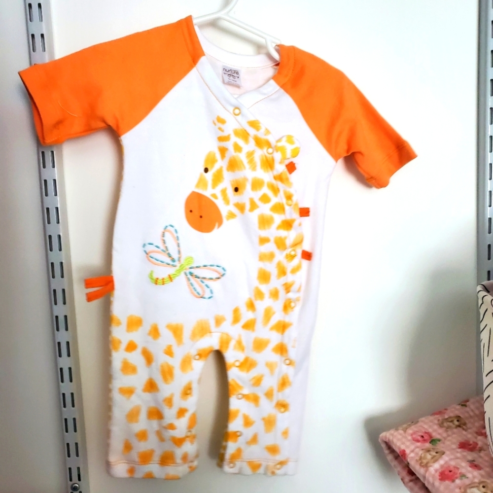 Giraffe unisex baby outfit with matching hat